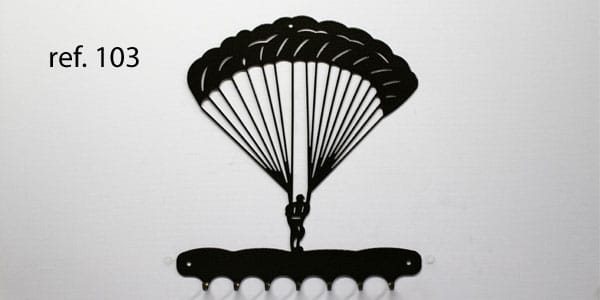 103-Parachutiste-accrochecles-ferettraditions-2 Accroche-clés motif Parachutiste  